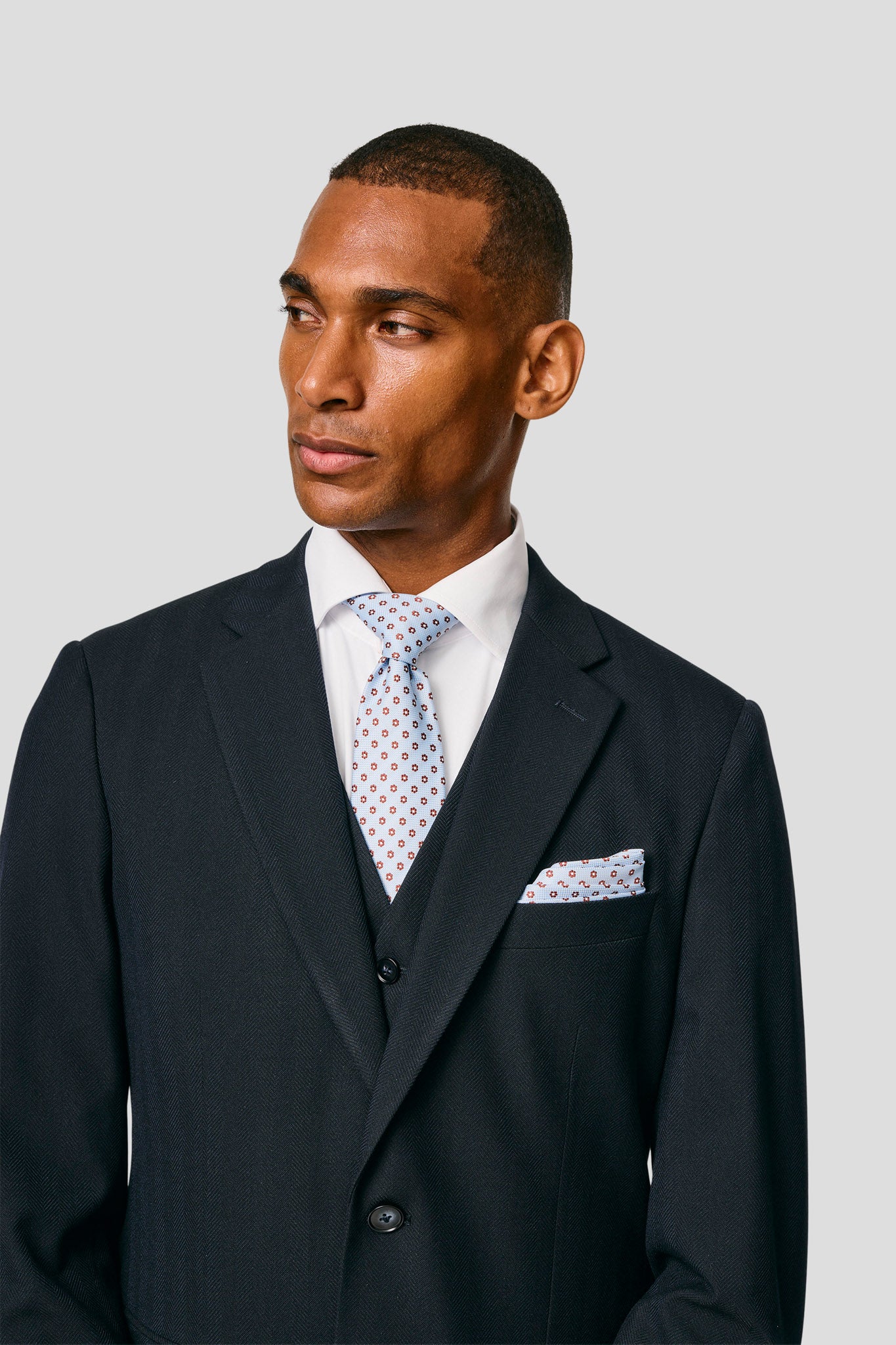 PRESTIGE navy three-piece jakkesæt med sildeben PRESTIGE